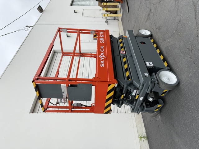 Skyjack SKYJACK SJIII 3219 — 32 ft electric indoor scissor lift for sale — side profile