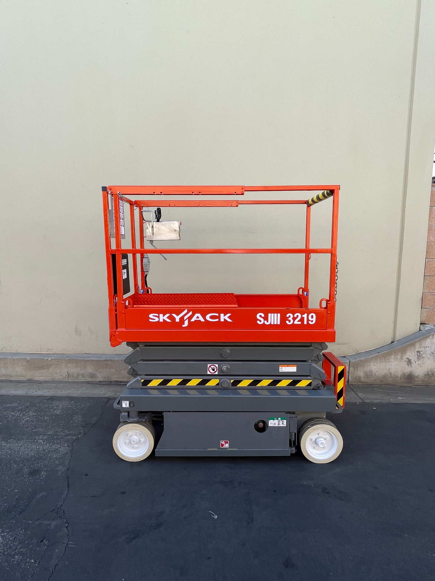 Skyjack SKYJACK SJIII 3219 — 32 ft electric indoor scissor lift for sale