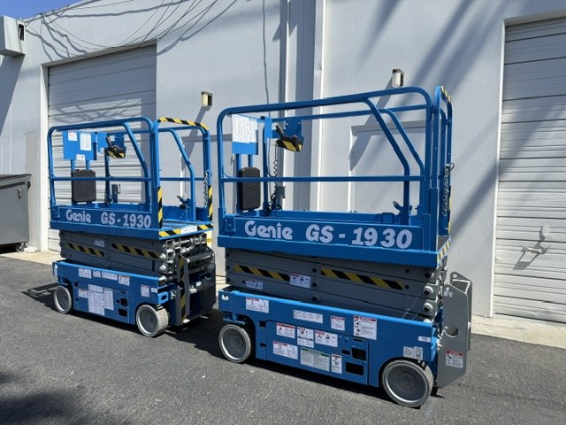2021 Genie GENIE GS 1930 — 19 ft electric indoor scissor lift for sale — platform deck