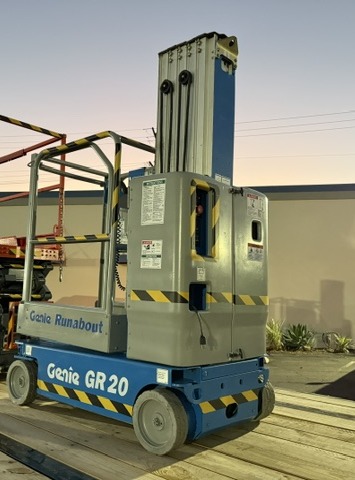 Genie GENIE GR 20 — 20 ft electric indoor vertical mast lift for sale — control panel