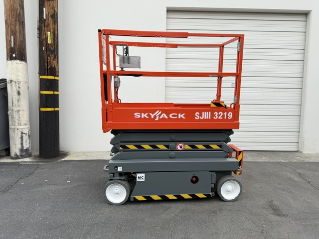 Skyjack SKYJACK SJIII 3219 — 32 ft electric indoor scissor lift for sale