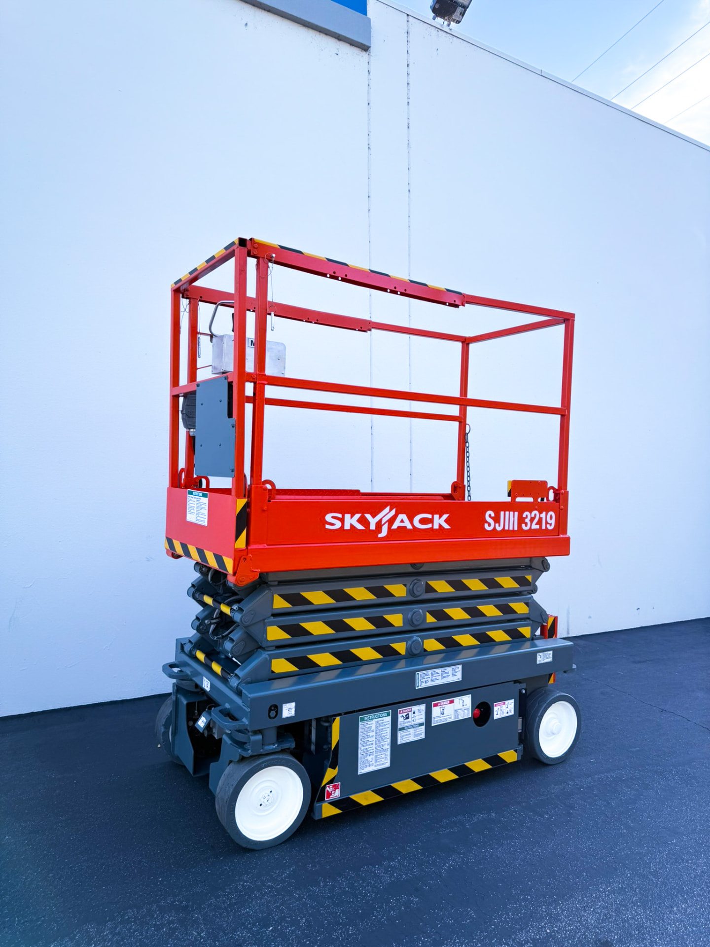 2021 Skyjack SKYJACK SJIII 3219 — 32 ft electric indoor scissor lift for sale — control panel