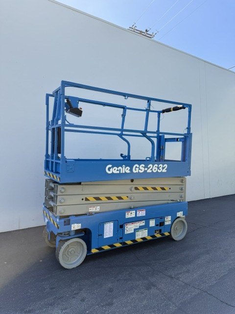 2021 Genie GENIE GS-2632 — 26 ft electric indoor scissor lift for sale — side profile