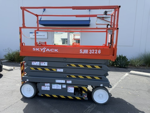 2021 Skyjack SKYJACK SJIII 3226 — 32 ft electric indoor scissor lift for sale — control panel