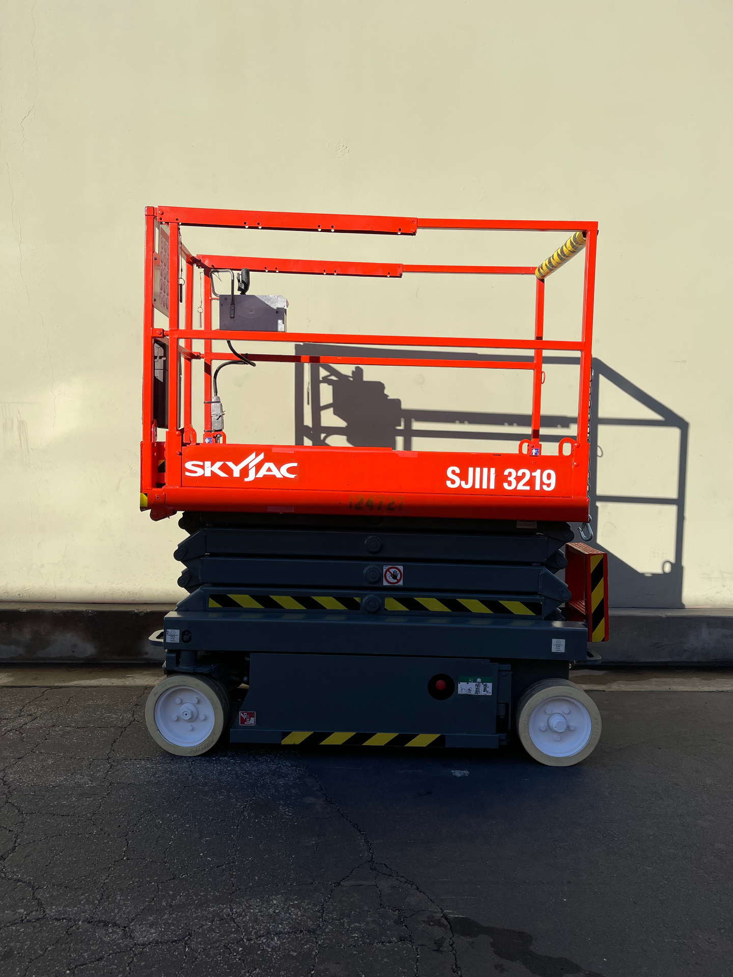 Skyjack SKYJACK SJIII 3219 — 32 ft electric indoor scissor lift for sale