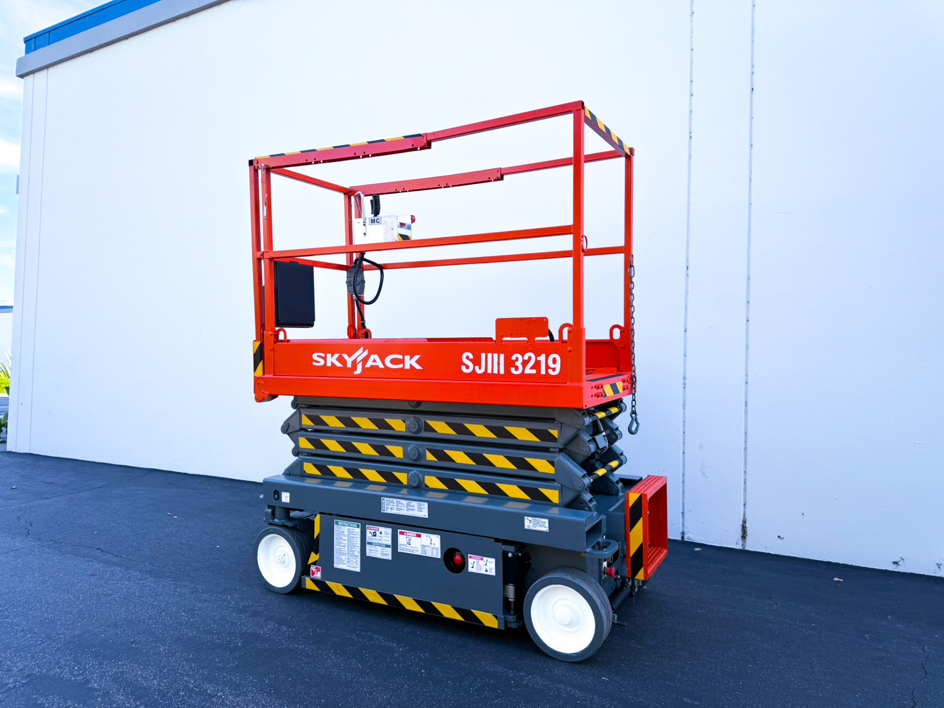 2021 Skyjack SKYJACK SJIII 3219 — 32 ft electric indoor scissor lift for sale
