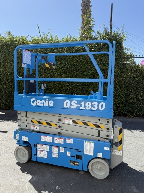 2021 Genie GENIE GS 1930 — 19 ft electric indoor scissor lift for sale — front view
