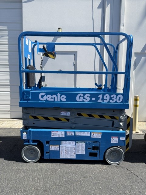 2021 Genie GENIE GS 1930 — 19 ft electric indoor scissor lift for sale — stowed position