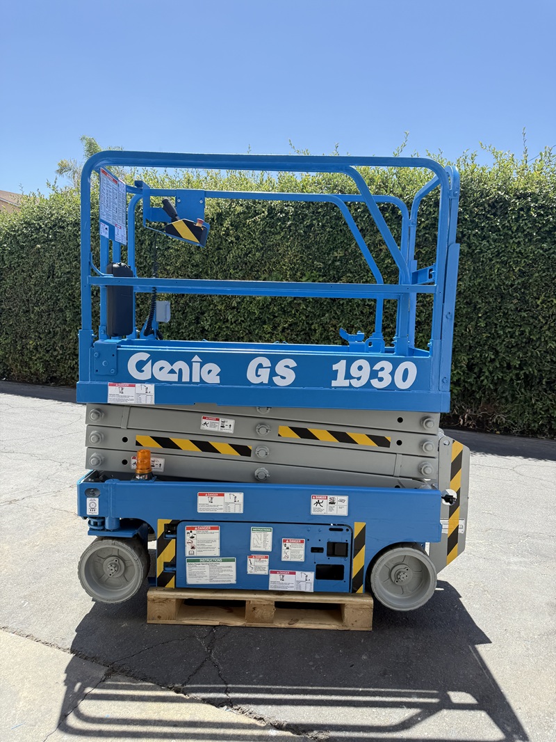 2021 Genie GENIE GS-1930 — 19 ft electric indoor scissor lift for sale
