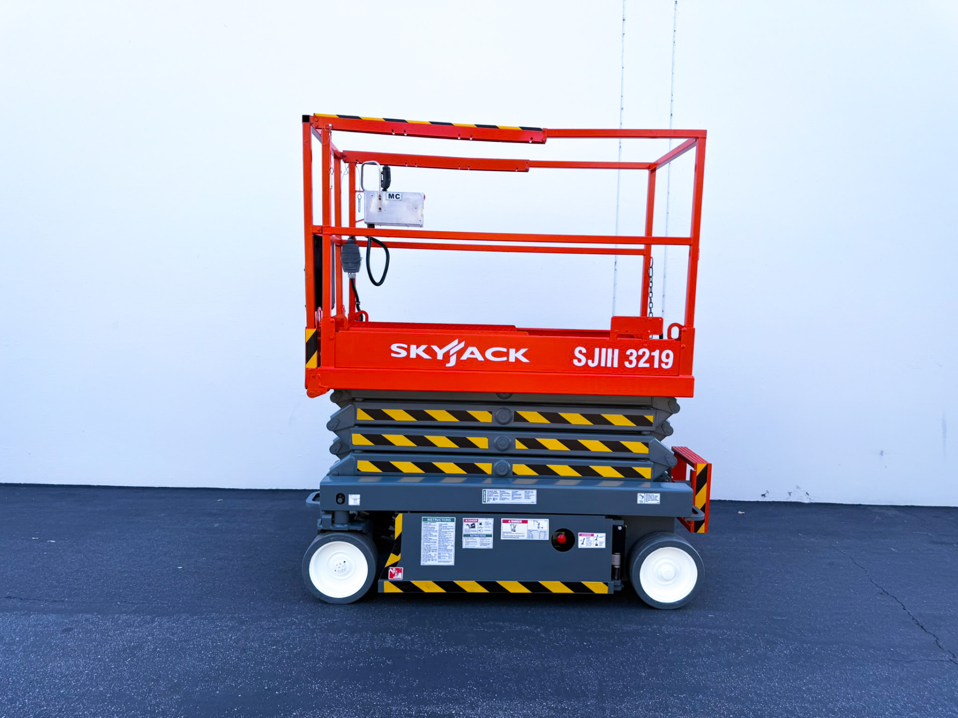 2021 Skyjack SKYJACK SJIII 3219 — 32 ft electric indoor scissor lift for sale — side profile