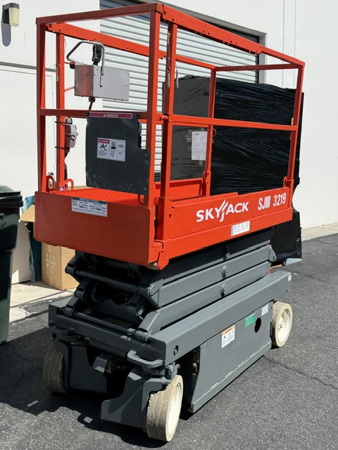 Skyjack SKYJACK SJIII 3219 — 32 ft electric indoor scissor lift for sale