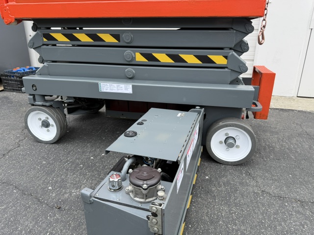 Skyjack SKYJACK SJIII 3219 — 32 ft electric indoor scissor lift for sale — stowed position