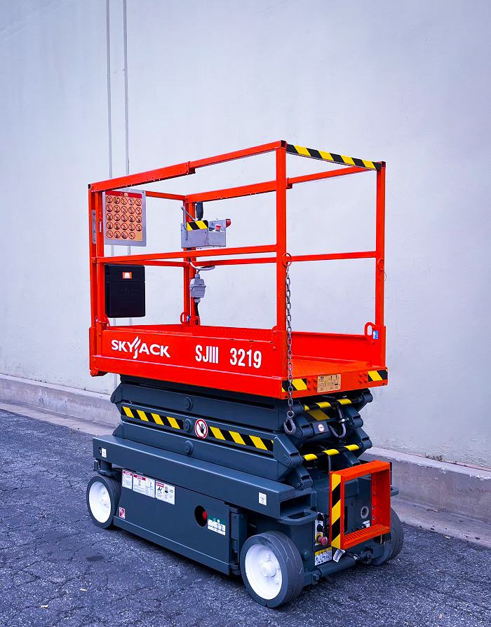 Skyjack SKYJACK SJIII 3219 Scissor Lift for sale — Global Solutions Equipment — gallery photo 2 of 5