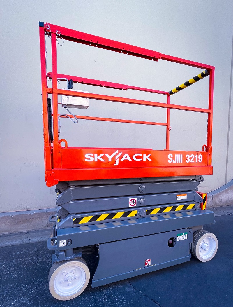 2021 Skyjack SKYJACK SJIII 3219 Scissor Lift for sale — Global Solutions Equipment — gallery photo 3 of 5