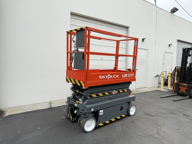 Skyjack SKYJACK SJIII 3219 — 32 ft electric indoor scissor lift for sale — stowed position