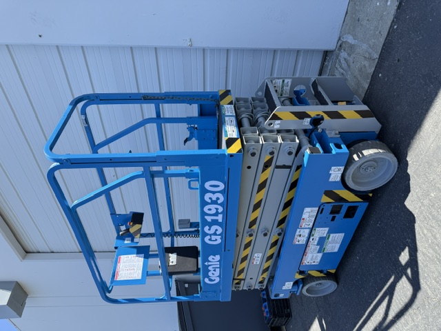 2021 Genie GENIE GS-1930 — 19 ft electric indoor scissor lift for sale