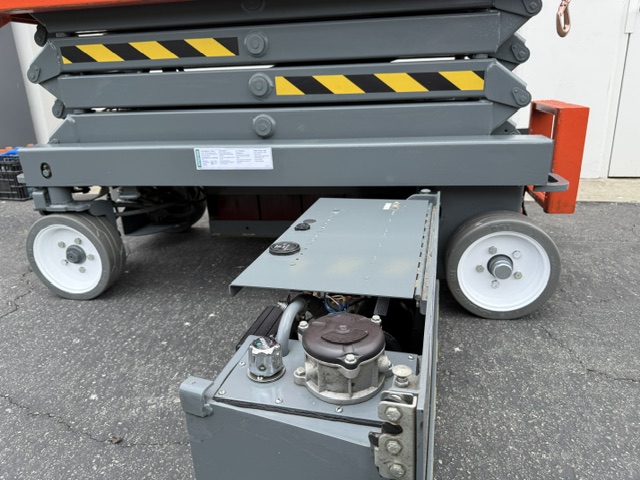Skyjack SKYJACK SJIII 3219 — 32 ft electric indoor scissor lift for sale — lifted position