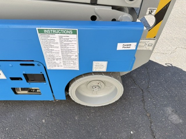 2021 Genie GENIE GS 1930 — 19 ft electric indoor scissor lift for sale — control panel