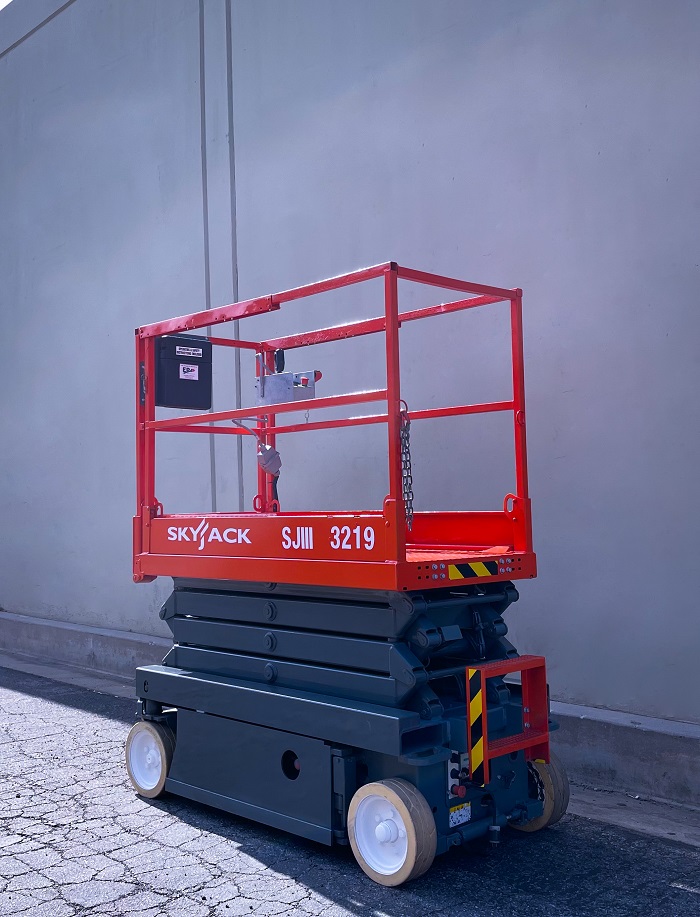 2021 Skyjack SKYJACK SJIII 3219 — 32 ft electric indoor scissor lift for sale — platform deck