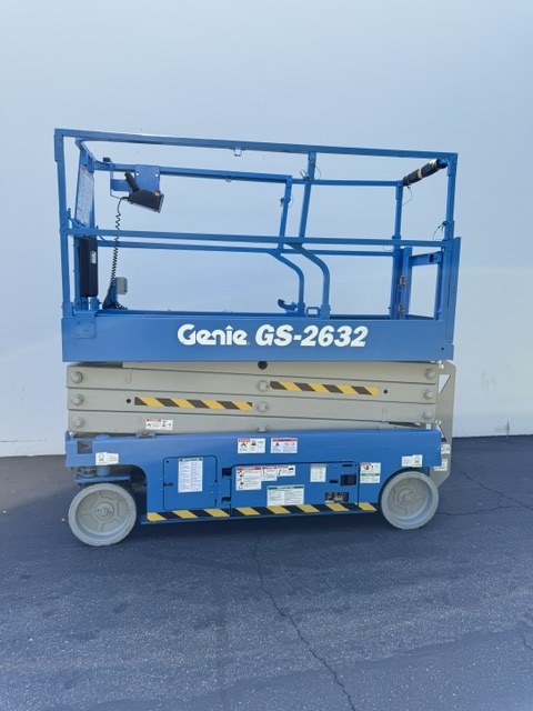 2021 Genie GENIE GS-2632 — 26 ft electric indoor scissor lift for sale — lifted position