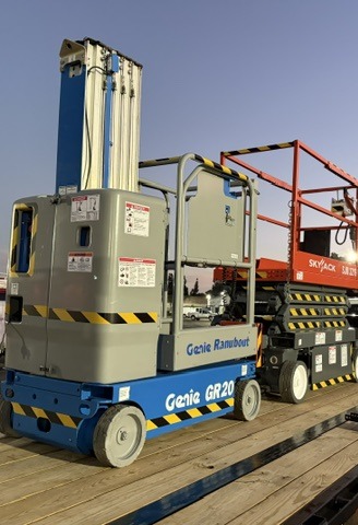 Genie GENIE GR 20 — 20 ft electric indoor vertical mast lift for sale