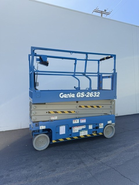 2021 Genie GENIE GS-2632 — 26 ft electric indoor scissor lift for sale — stowed position