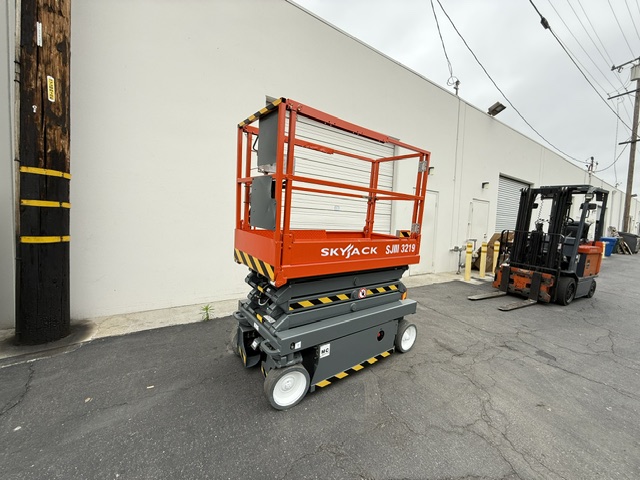 Skyjack SKYJACK SJIII 3219 — 32 ft electric indoor scissor lift for sale — control panel