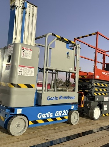 Genie GENIE GR 20 — 20 ft electric indoor vertical mast lift for sale — side profile