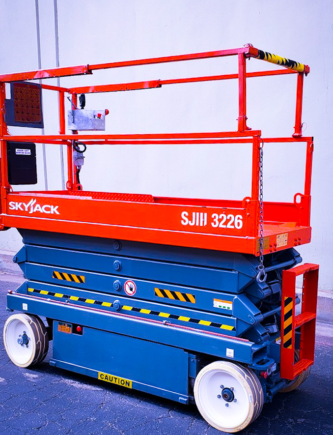 2021 Skyjack SKYJACK SJIII 3226 — 32 ft electric indoor scissor lift for sale — platform deck