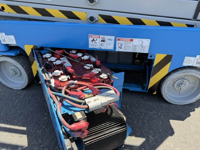 2021 Genie GENIE GS-1930 — 19 ft electric indoor scissor lift for sale — stowed position