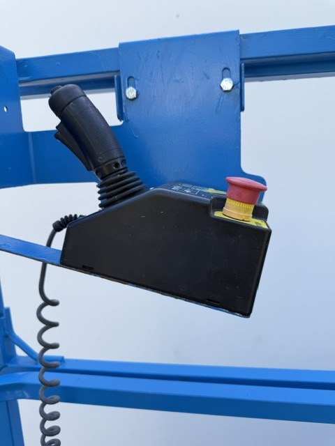 2021 Genie GENIE GS-2632 — 26 ft electric indoor scissor lift for sale — side profile